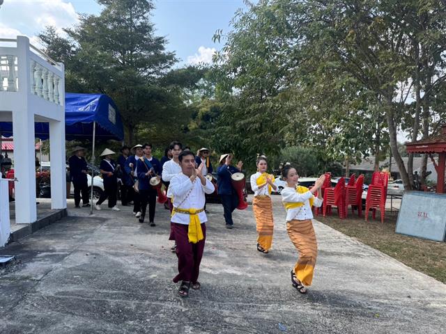 มหาวิทยาลัยพะเยาสืบสานประเพณีห่มผ้า และสรงน้ำพระมุนีศรีวิสุทธิคุณ ประจำปี 2568