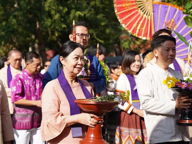 ตานข้าวใหม่ใส่บาตรหลวง