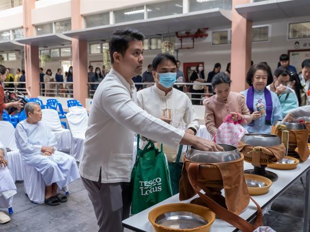 คณะสหเวชศาสตร์ มหาวิทยาลัยพะเยา จัดกิจกรรมทำบุญตักบาตรเนื่องในวันขึ้นปีใหม่ 2568