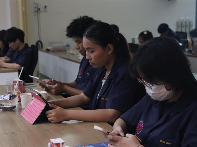 หลักสูตรวิศวกรรมศาสตรบัณฑิต สาขาวิชาวิศวกรรมอุตสาหการ คณะวิศวกรรมศาสตร์ มหาวิทยาลัยพะเยา จัด “กิจกรรมเสริมหลักสูตรวิศวกรรมอุตสาหการ” ขึ้น ในวันศุกร์ที่ 14 กุมภาพันธ์ 2568 ณ ห้องสัมมนาคณะฯ EN4406 โดยมี ประธานหลักสูตรวิศวกรรมศาสตรบัณฑิต สาขาวิชาวิศวกรรมอุตสาหการ อาจารย์อธิคม บุญซื่อ เป็นประธานเปิดกิจกรรมและร่วมพูดคุยกับนิสิต และ ผู้ช่วยศาสตราจารย์ คมกฤต เมฆสกุล เป็นผู้ดำเนินกิจกรรม พร้อมด้วย หัวหน้างานวิชาการคณะวิศวกรรมศาสตร์ นายกิตติ  ไพเจริญ มาแนะแนวทางสำหรับนิสิตเกี่ยวกับการเขียนรายงาน และการจัดทำเอกสารสำหรับฝึกงาน/สหกิจศึกษา นอกจากนี้ยังได้รับเกียรติจากผู้จัดการ บริษัท โตโยต้า พะเยา (1994) จำกัด และตัวแทนฝ่ายบุคคล เป็นวิทยากรอบรมภายใต้หัวข้อเรื่อง ข้อควรปฏิบัติในระหว่างฝึกงานของนิสิตในมุมมองของนายจ้าง เพื่อพัฒนาความรู้และทักษะให้กับนิสิตชั้นปี 3 ในการฝึกงาน/สหกิจศึกษา อีกทั้งเพื่อให้นิสิตสามารถนำประสบการณ์จากการสัมมนาไปประยุกต์ใช้ในการทำงานต่อไป