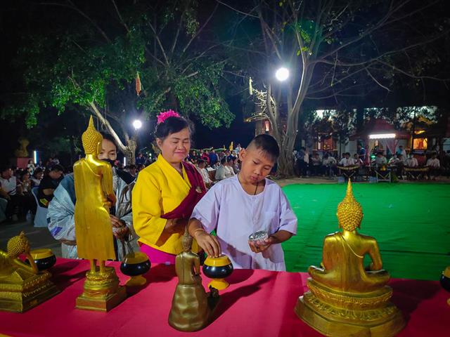 UP Takes Part in the Annual “Peng Pud” (Midnight Alms Walking) Ceremony 2025 at Wat Mor Kaeng Thong