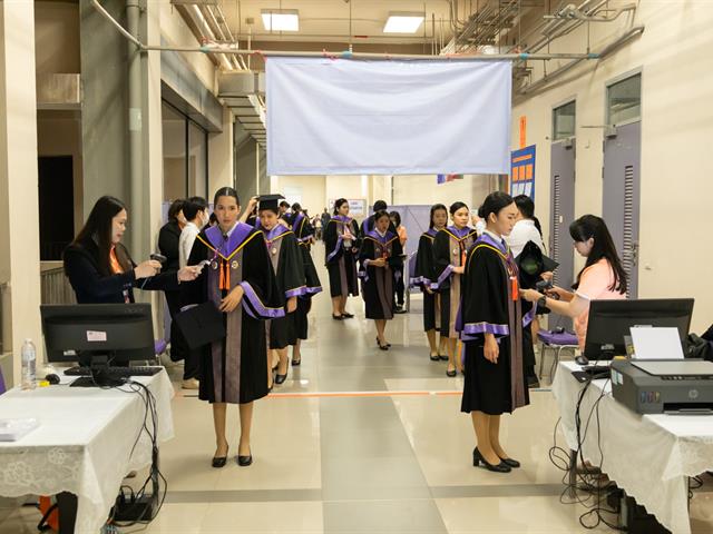 คณะกรรมการดำเนินงานพิธีพระราชทานปริญญาบัตร คณะศิลปศาสตร์ ดำเนินการฝึกซ้อมบัณฑิต เพื่อเตรียมความพร้อมการเข้ารับพระราชทานปริญญาบัตร ประจำปีการศึกษา ๒๕๖๖