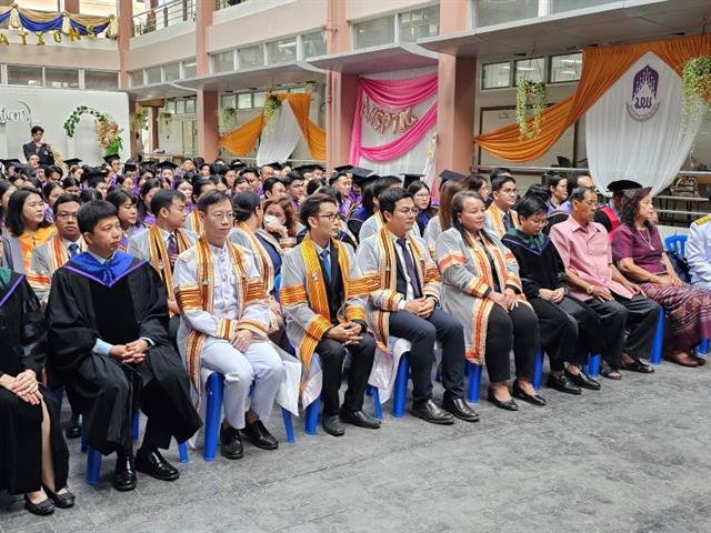 คณบดี นำทีมอาจารย์ บุคลากรคณะสหเวชศาสตร์ ร่วมแสดงความยินดีกับบัณฑิตคณะสหเวชศาสตร์