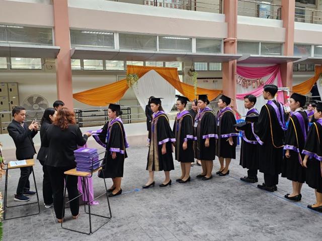 คณบดี นำทีมอาจารย์ บุคลากรคณะสหเวชศาสตร์ ร่วมแสดงความยินดีกับบัณฑิตคณะสหเวชศาสตร์