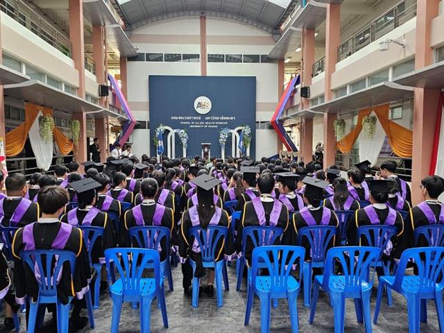 คณบดี นำทีมอาจารย์ บุคลากรคณะสหเวชศาสตร์ ร่วมแสดงความยินดีกับบัณฑิตคณะสหเวชศาสตร์