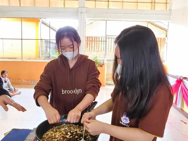 School of Education conducted an academic service project for the community on the topic of “The processing of Thai herbs (Thai herbal inhaler)”