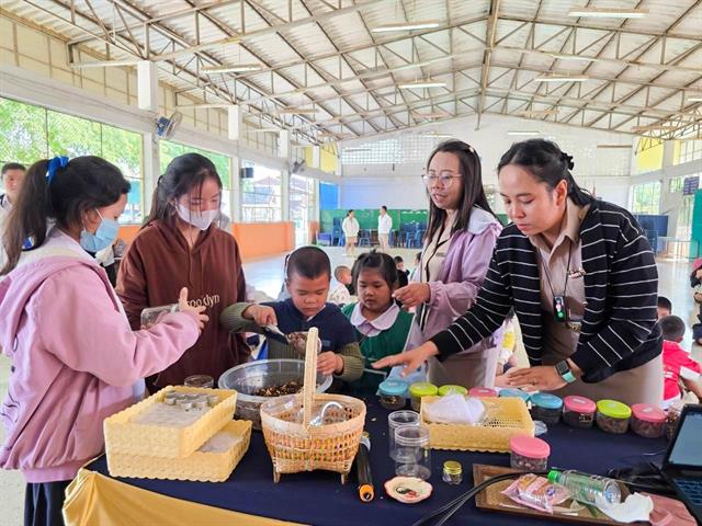 School of Education conducted an academic service project for the community on the topic of “The processing of Thai herbs (Thai herbal inhaler)”