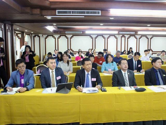 The Dean of the School of Education participated in a seminar on the preparation of a whitepaper on the direction of Thai education that society expects