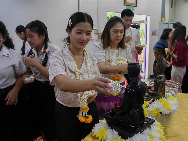 วิทยาลัยการศึกษา จัดพิธีทำบุญวิทยาลัยการศึกษา และรดน้ำดำหัว ผู้บริหาร และผู้อาวุโส ประจำปีการศึกษา ๒๕๖๘