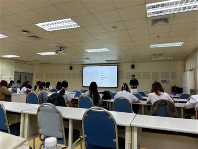 ศูนย์ภาษาจัดโครงการบริการด้านการอบรมภาษาจีนแบบเร่งรัดสำหรับนิสิตหลักสูตรควบ 2 ปริญญา