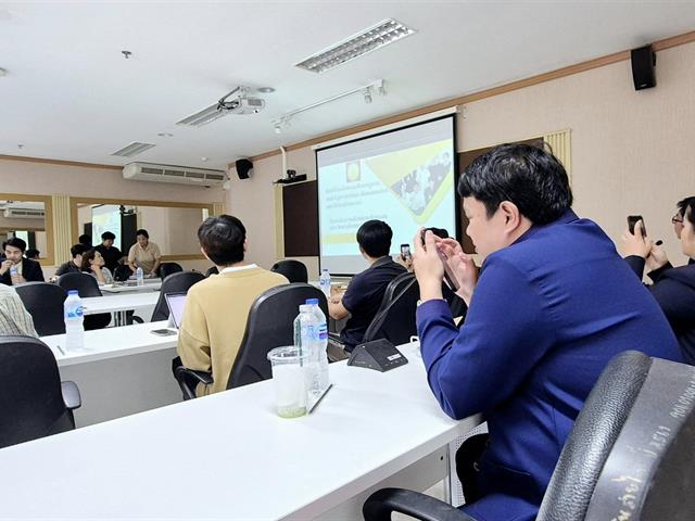 คณะรัฐศาสตร์และสังคมศาสตร์ 