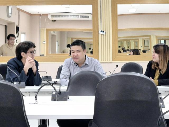 คณะรัฐศาสตร์และสังคมศาสตร์ 