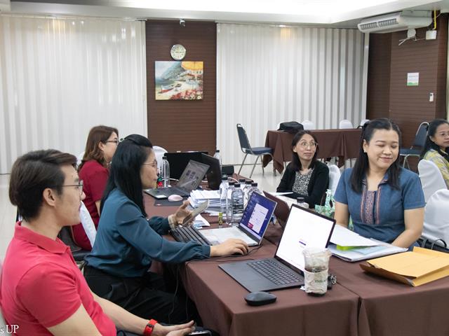 คณะศิลปศาสตร์จัดทำรายงานการประเมินตนเอง ฉบับภาษาอังกฤษ สองหลักสูตรเพื่อเตรียมความพร้อม สำหรับการประเมินการประกันคุณภาพการศึกษาภายใน ระดับหลักสูตร ตามเกณฑ์ AUN-QA