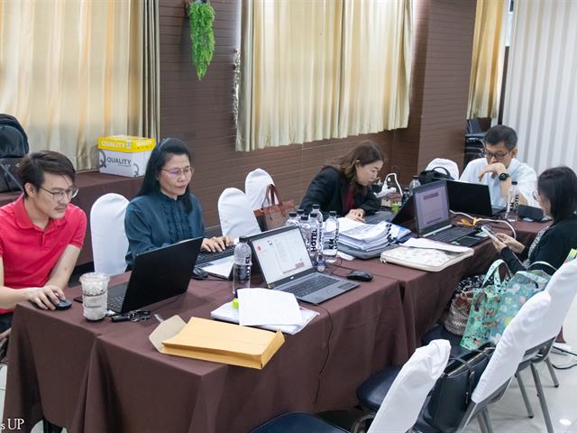 คณะศิลปศาสตร์จัดทำรายงานการประเมินตนเอง ฉบับภาษาอังกฤษ สองหลักสูตรเพื่อเตรียมความพร้อม สำหรับการประเมินการประกันคุณภาพการศึกษาภายใน ระดับหลักสูตร ตามเกณฑ์ AUN-QA