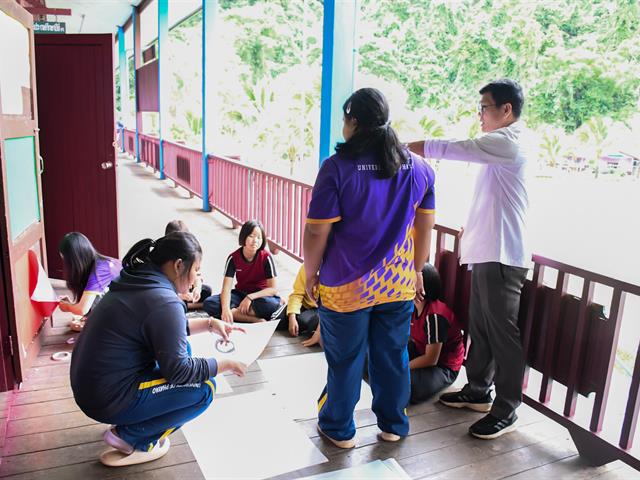 วิทยาลัยการศึกษา ลงพื้นที่จัดบอร์ดนิทรรศการการเรียนรู้ และมอบสื่อการเรียนการสอน ณ โรงเรียนตำรวจตระเวนชายเเดนเบ็ตตี้ดูเมน จังหวัดพะเยา