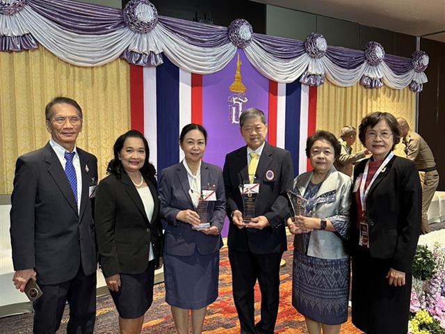 ขอแสดงความยินดี อธิการบดีมหาวิทยาลัยพะเยา รับพระราชทานโล่ประกาศเกียรติคุณ นักเทคนิคการแพทย์ดีเด่น สาขาบริหาร ประจำปี 2568