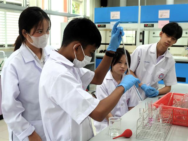 คณะวิทยาศาสตร์การแพทย์เปิดบ้านต้อนรับนักเรียนและคณะครูจากโรงเรียนพะเยาพิทยาคม
