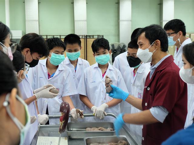 คณะวิทยาศาสตร์การแพทย์เปิดบ้านต้อนรับนักเรียนและคณะครูจากโรงเรียนพะเยาพิทยาคม
