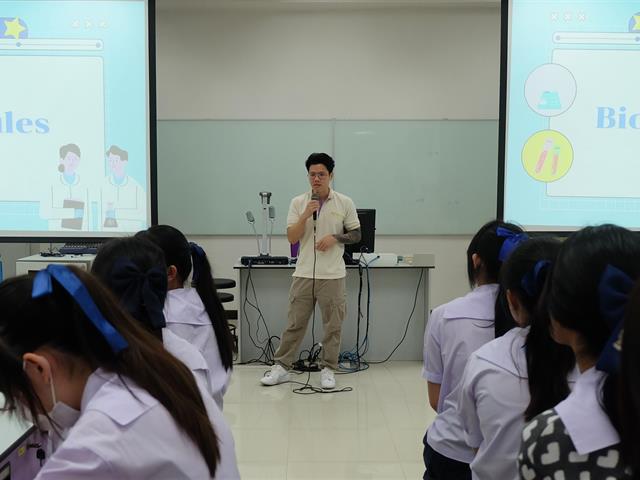 คณะวิทยาศาสตร์การแพทย์เปิดบ้านต้อนรับนักเรียนและคณะครูจากโรงเรียนพะเยาพิทยาคม