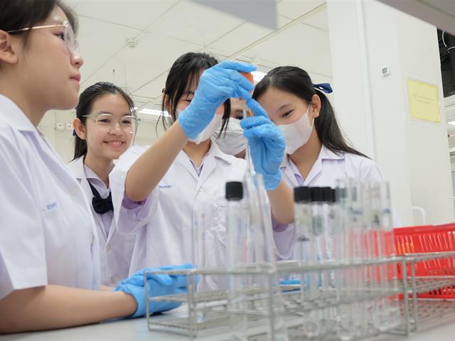 คณะวิทยาศาสตร์การแพทย์เปิดบ้านต้อนรับนักเรียนและคณะครูจากโรงเรียนพะเยาพิทยาคม
