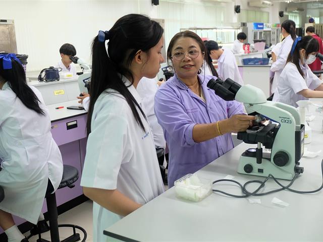 คณะวิทยาศาสตร์การแพทย์เปิดบ้านต้อนรับนักเรียนและคณะครูจากโรงเรียนพะเยาพิทยาคม