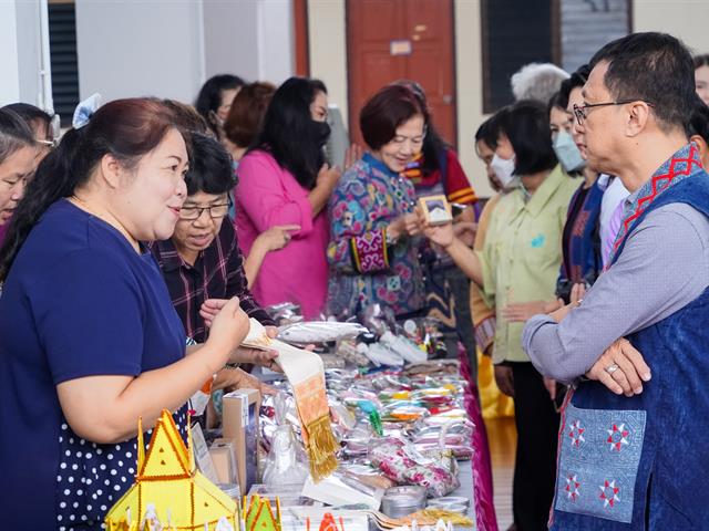 สนับสนุนผู้ประกอบการท้องถิ่น 
