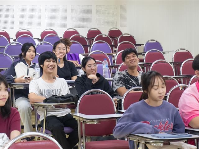คณะศิลปศาสตร์จัดโครงการปฐมนิเทศ อบรมทักษะทางภาษาและการใช้ชีวิตในมหาวิทยาลัย