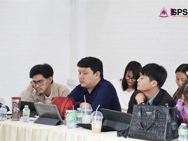 คณะรัฐศาสตร์และสังคมศาสตร์ 