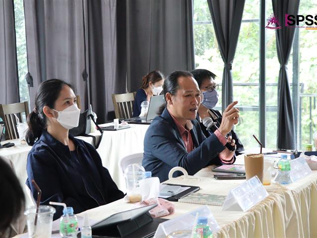 คณะรัฐศาสตร์และสังคมศาสตร์ 