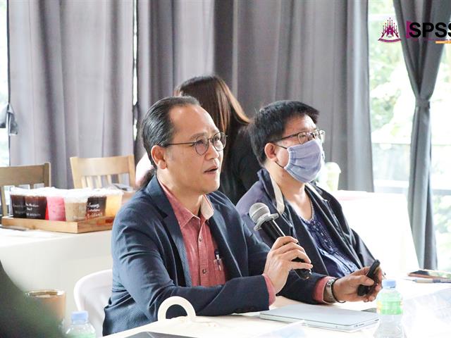 คณะรัฐศาสตร์และสังคมศาสตร์ 