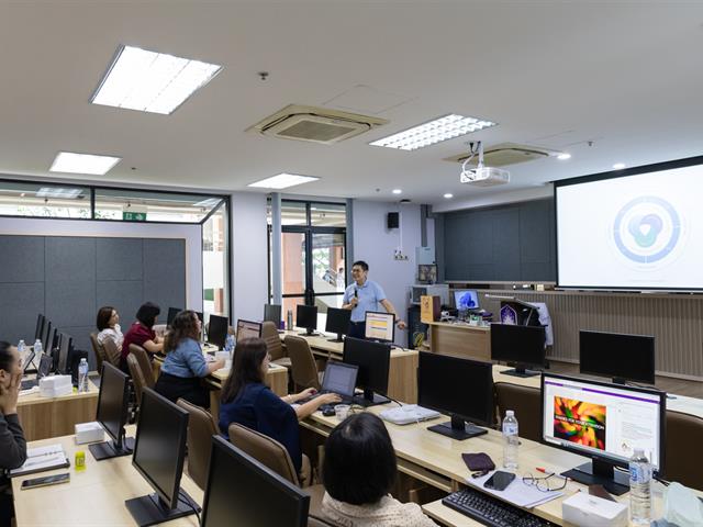 คณะศิลปศาสตร์จัดโครงการพัฒนาอาจารย์ตามกรอบมาตรฐานวิชาชีพ (UP-PSF) “การอบรมเทคนิคการเขียนผลงานเพื่อเตรียมความพร้อมเข้าสู่ Thailand PSF และ UKPSF”