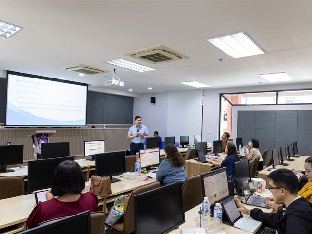 คณะศิลปศาสตร์จัดโครงการพัฒนาอาจารย์ตามกรอบมาตรฐานวิชาชีพ (UP-PSF) “การอบรมเทคนิคการเขียนผลงานเพื่อเตรียมความพร้อมเข้าสู่ Thailand PSF และ UKPSF”