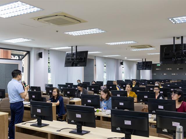 คณะศิลปศาสตร์จัดโครงการพัฒนาอาจารย์ตามกรอบมาตรฐานวิชาชีพ (UP-PSF) “การอบรมเทคนิคการเขียนผลงานเพื่อเตรียมความพร้อมเข้าสู่ Thailand PSF และ UKPSF”