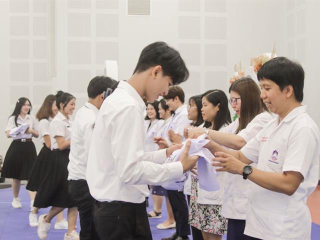 จัดพิธีรับกาวน์ ก้าวสู่วิชาชีพ ประจำปีการศึกษา 2568