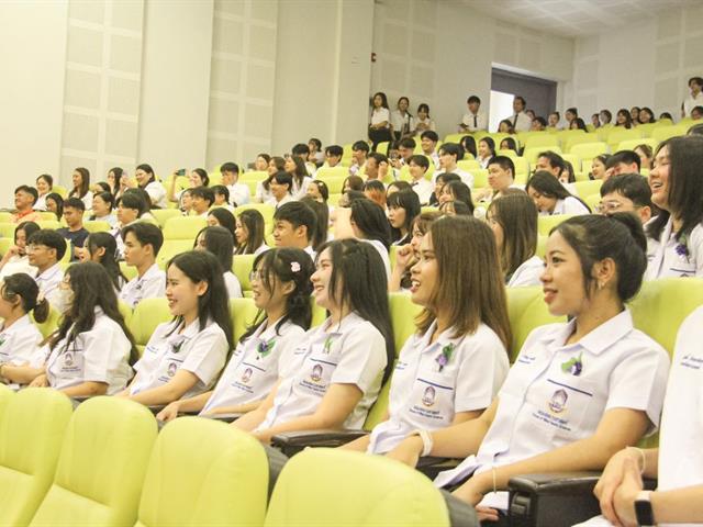 จัดพิธีรับกาวน์ ก้าวสู่วิชาชีพ ประจำปีการศึกษา 2568