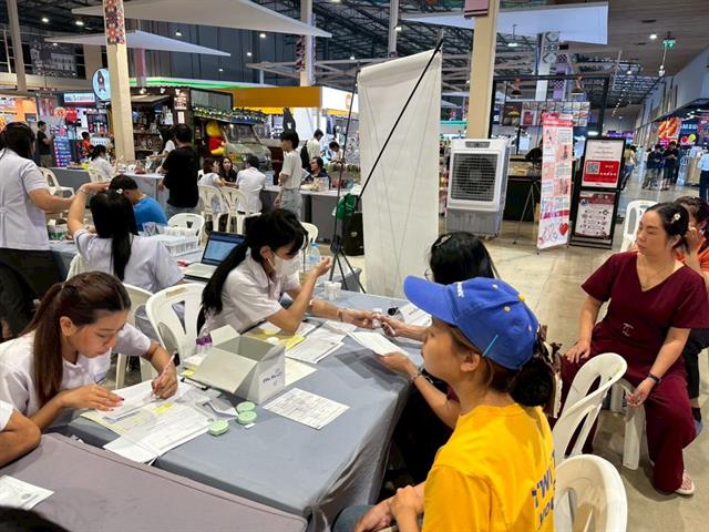 การให้บริการตรวจสุขภาพทางเทคนิคการแพทย์เนื่องในวันเทคนิคการแพทย์ไทย