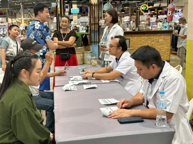 การให้บริการตรวจสุขภาพทางเทคนิคการแพทย์เนื่องในวันเทคนิคการแพทย์ไทย