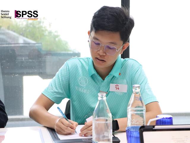 คณะรัฐศาสตร์และสังคมศาสตร์ 