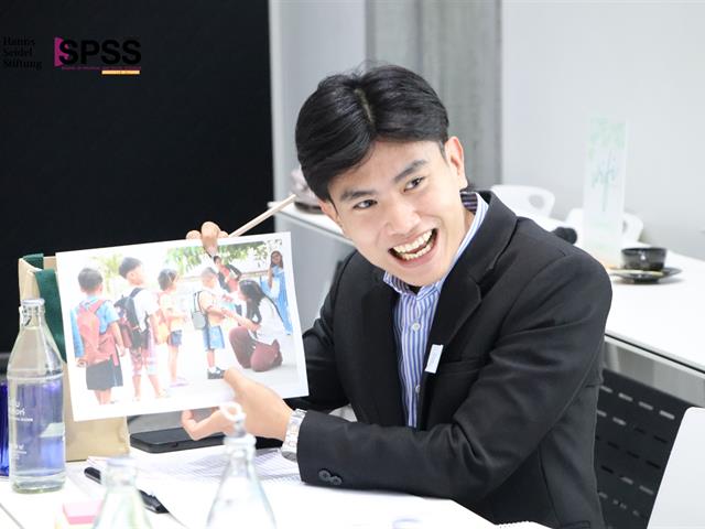 คณะรัฐศาสตร์และสังคมศาสตร์ 