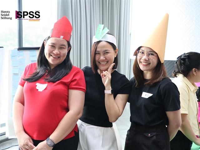 คณะรัฐศาสตร์และสังคมศาสตร์ 