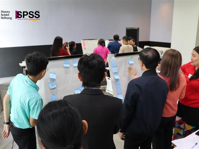 คณะรัฐศาสตร์และสังคมศาสตร์ 