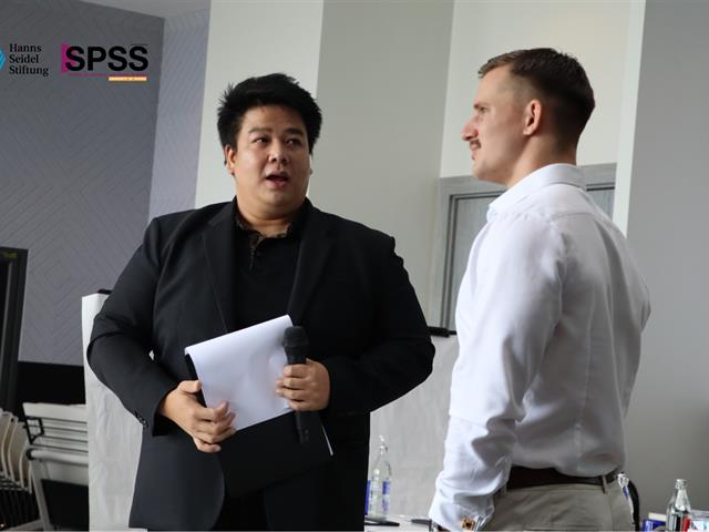คณะรัฐศาสตร์และสังคมศาสตร์ 