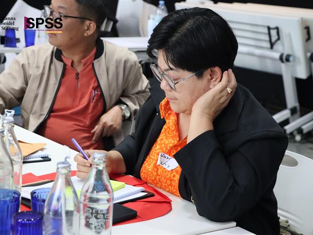 คณะรัฐศาสตร์และสังคมศาสตร์ 