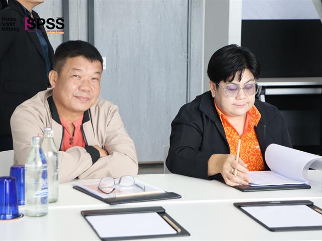 คณะรัฐศาสตร์และสังคมศาสตร์ 