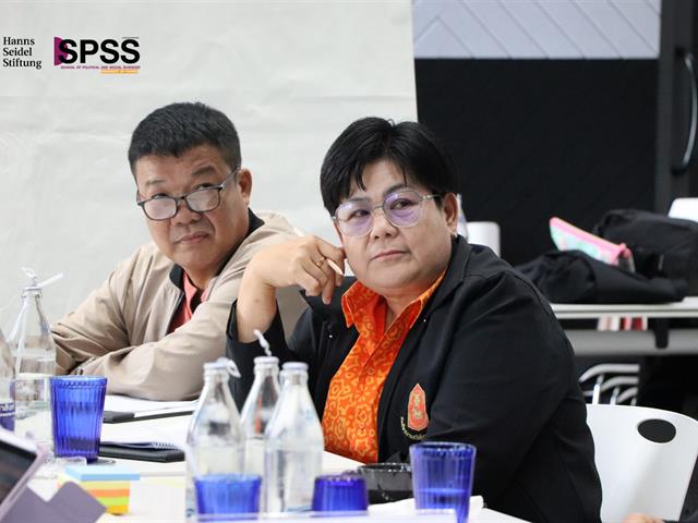 คณะรัฐศาสตร์และสังคมศาสตร์ 