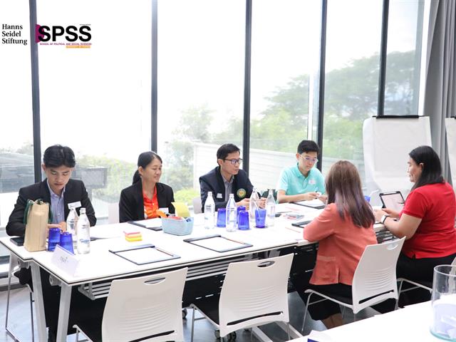 คณะรัฐศาสตร์และสังคมศาสตร์ 