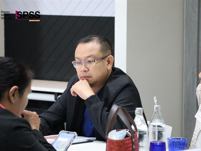 คณะรัฐศาสตร์และสังคมศาสตร์ 