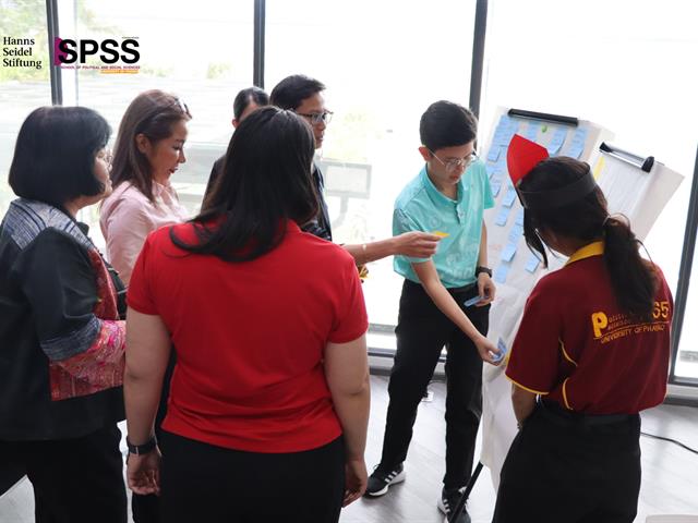 คณะรัฐศาสตร์และสังคมศาสตร์ 
