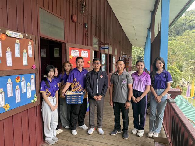 School of Education visited the area to set up a learning exhibition board and provided teaching materials at the Bettydumen Border Patrol Police School, Phayao 