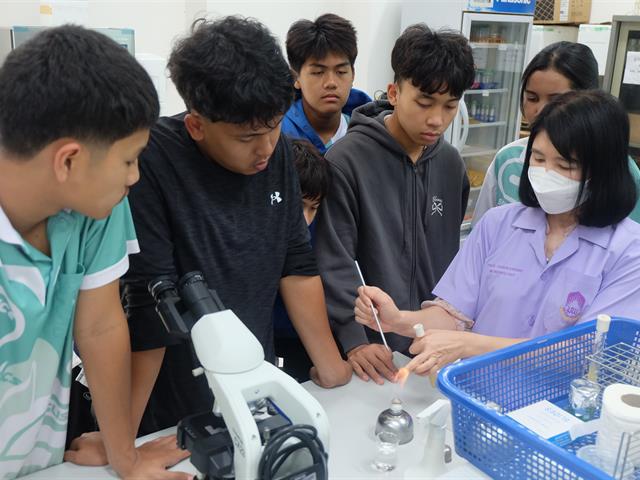 คณะวิทยาศาสตร์การแพทย์เปิดบ้านต้อนรับนักเรียนและคณะครูจากโรงเรียนตากพิทยาคม